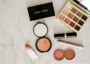 Read more about the article How to Pack Makeup for Travel: 13 Tips for Traveling with Makeup