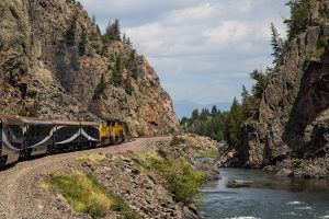 Read more about the article This luxury train lets you see the Rocky Mountains in a whole new way