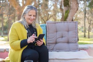 Read more about the article Stay Connected While Exploring: Best Phones for Travelers Over 50