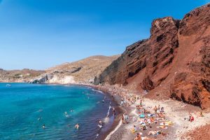 Read more about the article The 8 most breathtaking beaches in Santorini