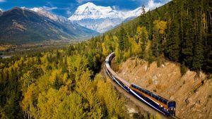 Read more about the article Taking the train in Canada: top tips and the best scenic routes