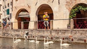 Read more about the article How to travel anywhere on a budget