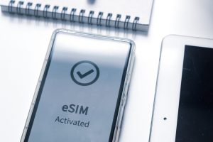 Read more about the article How UK eSIMs Make Remote Work And Travel Effortless