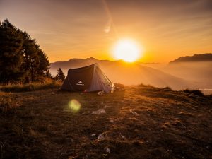 Read more about the article Why Weekend Camping Trips Beat Week-Long Holidays