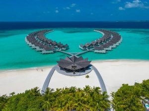 Read more about the article Kuredhivaru Resort & Spa : From Mövenpick to Mondrian